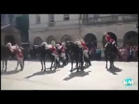 La precision militaire + The British Grenadiers and the Coldstream Guards Regimental Band