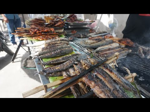 Lunch Time Food Selling On The Street @Boeng Trabek - Khmer Street Food Tour in Town
