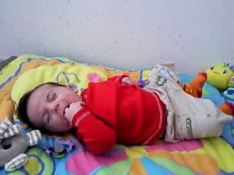 tiago, faut pas mettre tes doigts si loin dans la bouche