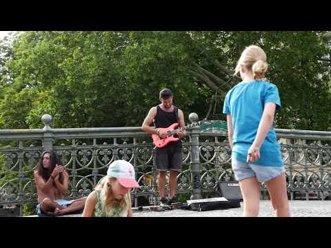 Berlin Admiralsbrücke busking part 1