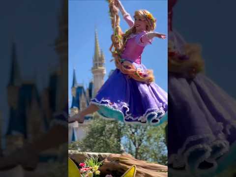 Rapunzel swinging in Disney Parade at Tokyo Disneyland #disneyland #disney #disneyparks