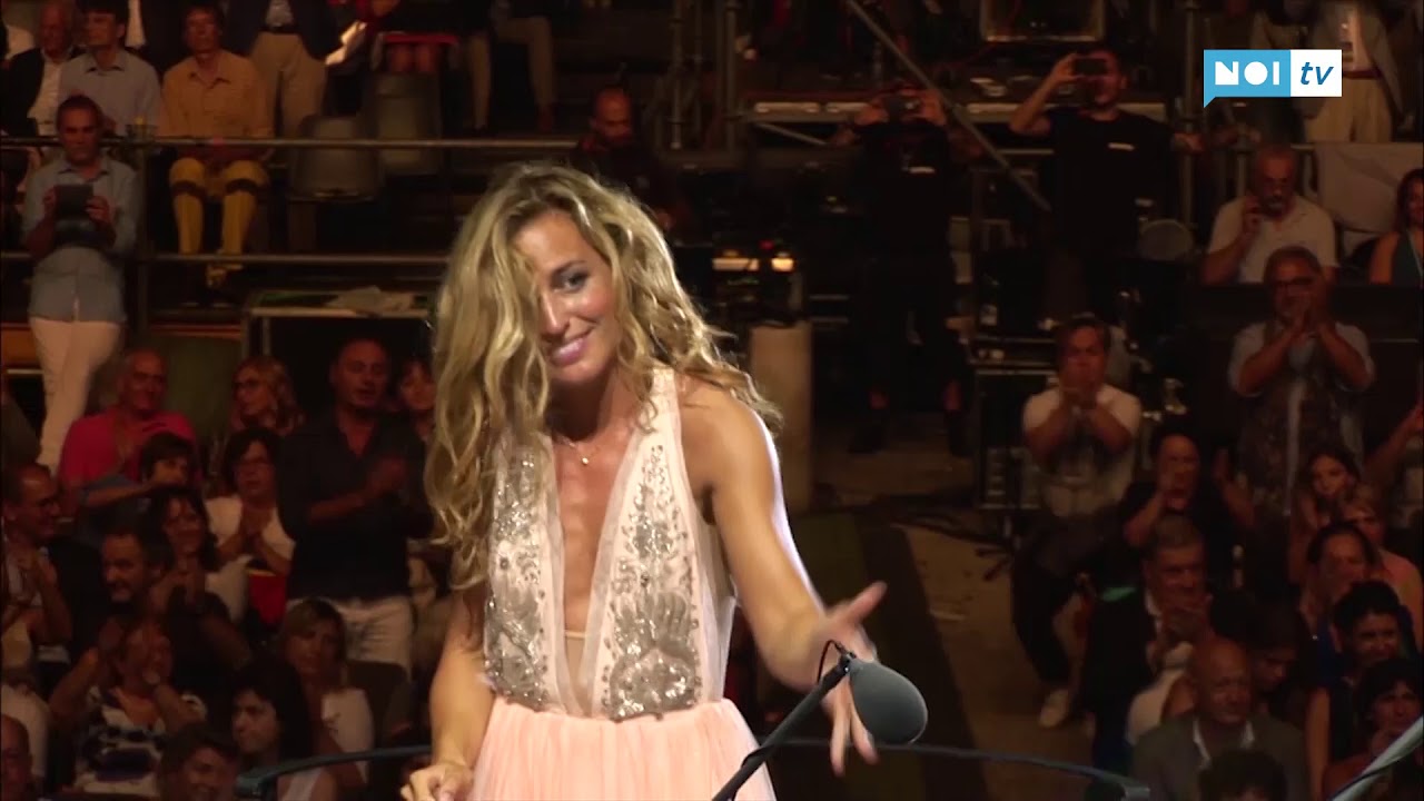 La directora de orquesta Beatrice Venezi en el Círculo Italiano de Buenos Aires