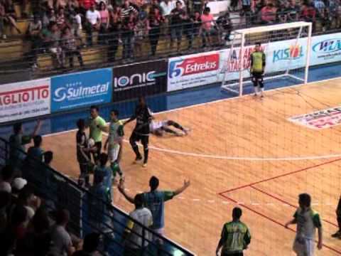 Marreco Futsal recebeu o Quedas do Iguaçu e levou uma goleada de 5 a 2