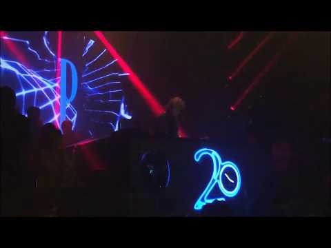 Hernan Cattaneo playing 'Laziness (Morttagua Remix) [Timeless Moment] ' LIVE in Rio !