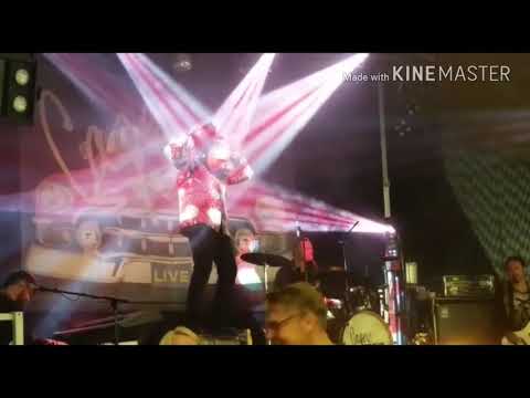 CAGEY STRINGS im Festzelt Moosburg 14.09.2017