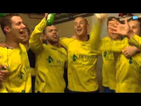 Feest in de kleedkamer van Velsen nadat ze ADO'20 uitschakelden