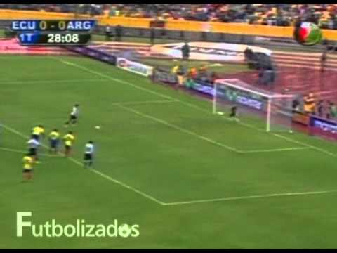 Penal que le atajó Marcelo Elizaga a Carlos Tévez en el partido Ecuador 2 - Argentina 0.