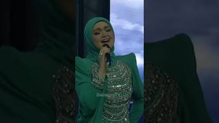 Download lagu DS Siti Nurhaliza Bukan Cinta Biasa Live Dataran Kemerdekaan Shah Alam mp3