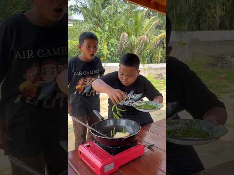 MAKANYA JADI ORANG HARUS JUJUR #airgambut #premanlontong #premanbarbar #kontenhiburan #ngakak