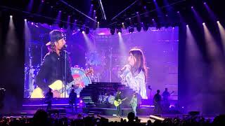 Dierks Bentley - Different for Girls feat. Evie