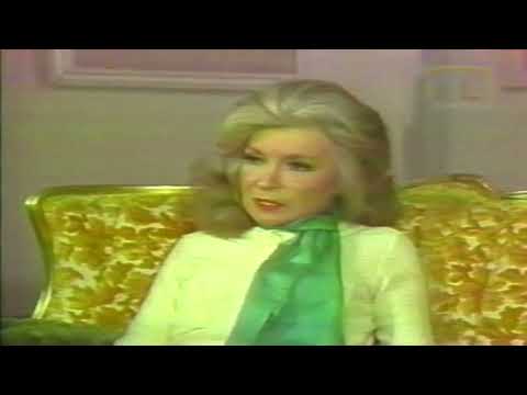 BERTHA MOSS (  DOÑA CATALINA )  & OSCAR MORELLI  (LIC. ADALBERTO) EN "PALOMA" 1975.