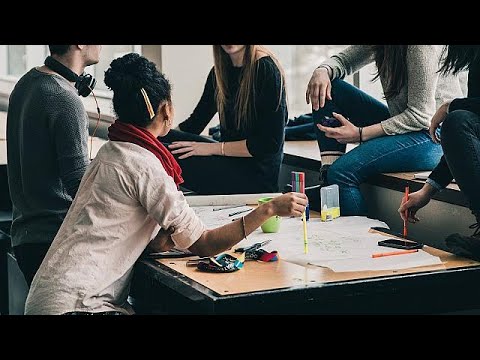 Ländervergleich: So wird das Kopftuchtragen in Europas Klassenzimmern geregelt