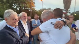 L'abbraccio tra Vannacci e Alemanno