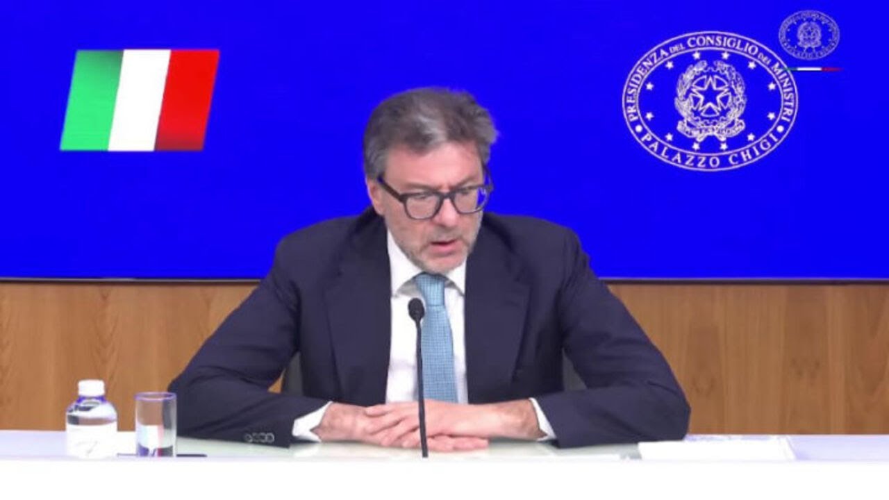 Italia nella procedura Ue per deficit a 3,1%, Giorgetti: Rigore è quando arbitro fischia