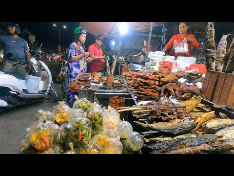 Evening street food in a busy area in Phnom Penh, Cambodia | Food Tours