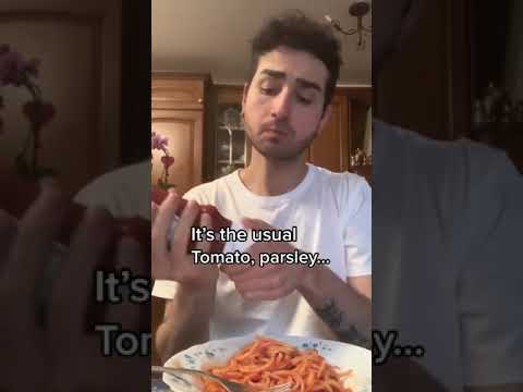 I put KETCHUP ON PASTA to prank my Italian mom 😂🇮🇹 #shorts