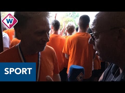 Jack van den Berg stille genieter bij huldiging Katwijk: 'Zo heb ik het nog nooit meegemaakt'