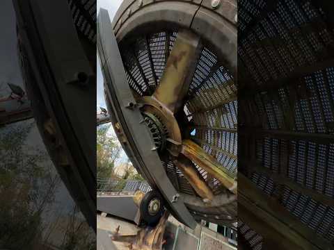 Thumbnail for So funktioniert eine Frisbee! 😱 #Huss #Reifen #Backstage #Madrid #Kirmes #Ride by Ride