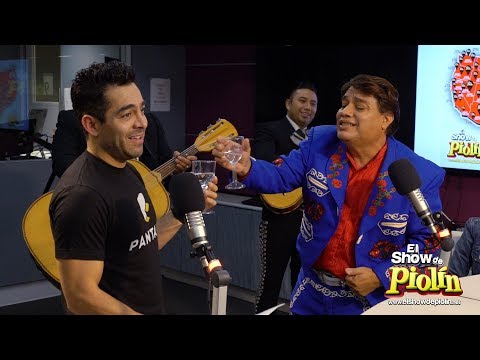 Omar Chaparro sings with Juan Gabriel in English on The Piolín Show