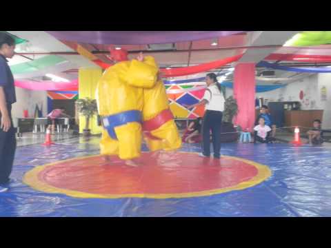 Fun Sumo #3 Rematch *Dino (Red) vs Iskandar (Blue)