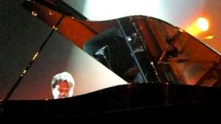 Rufus Wainwright singing Little Sister  (live)