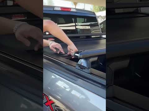 Ret retractable Tonneau Cover: RetraxPRO XR & Yakima Rack