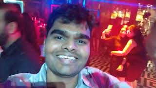 Enjoying the party with friends👭👬