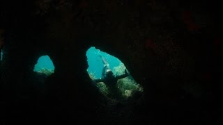 preview picture of video 'Free diving caves at L’île des Vieilles, Agay'