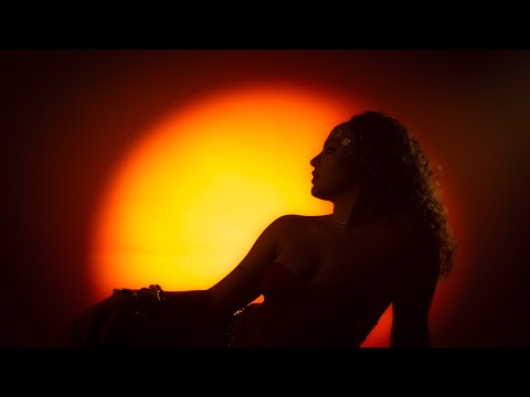 Sofia Pitta - Soltinha (Clipe Oficial)