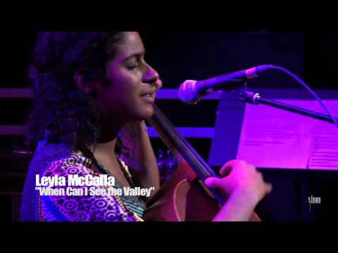 Leyla McCalla - "When Can I See The Valley" (eTown webisode #610)