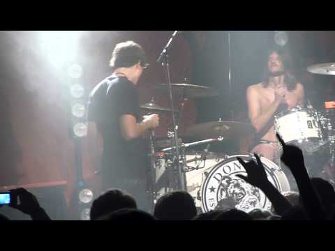 Donots feat. Sibbi von Itchy Poopzkid - We're Not Gonna Take It (live in Stuttgart, 13.10.2012)
