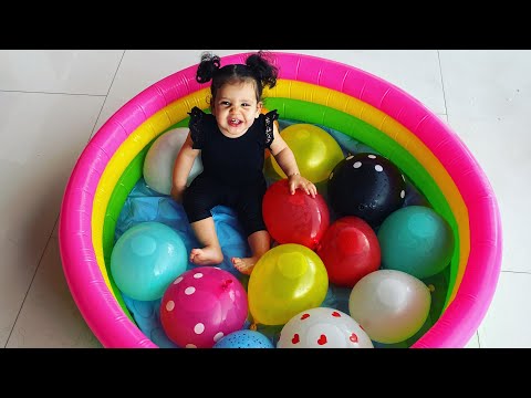 Baby amira  playing with colored balloons - Adel et sami