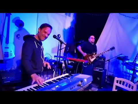 Play this 3/4 time bass idea (live stream clip)