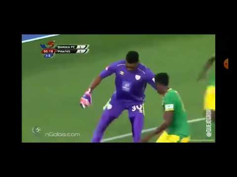Goleiro faz gol de bicicleta no último lance