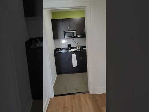 Room Tour, Unique 3 queen bed at Quality Inn downtown Kansas City, MO.