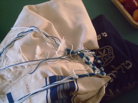 Why Do Some Breslovers Wear Blue Tzitzit (Techelet)?