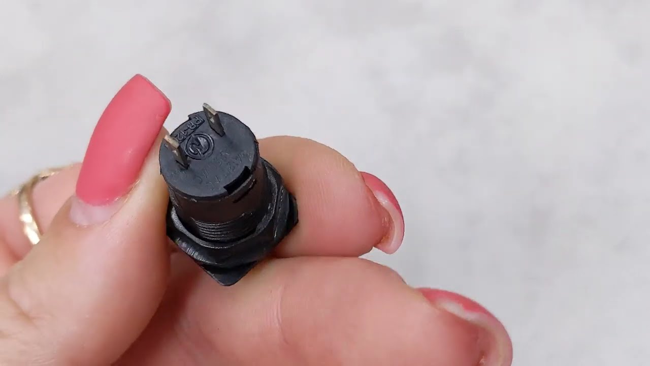 Кнопка LEMANSO LSW11 квадрат зелёная без фиксации OFF-(ON)/DS-225