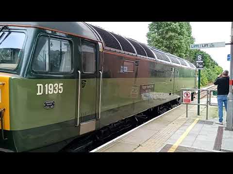 D1935 (47805) Roger Hosking MA stops at Prestatyn
