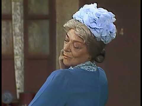 Bruxa do 71: Um Chapéu Atrevidamente Exótico