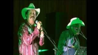 Roberto & Bobby Pulido Unplugged - "Seis Pies Abajo"