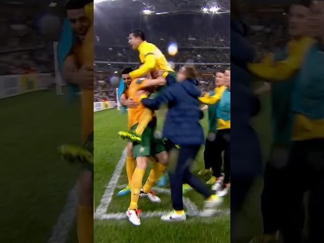 Josh Kennedy to the rescue 💚💛🎂 #Socceroos