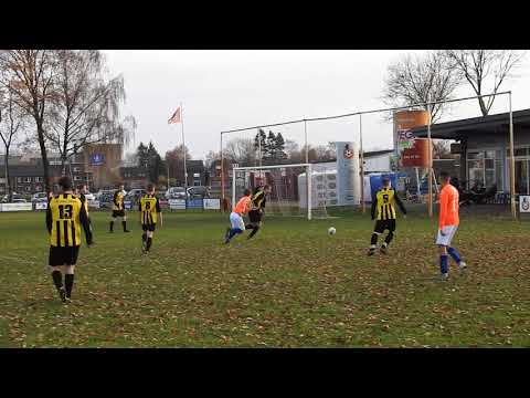 Verdediger Walburgia schiet bal bijna in eigen goal