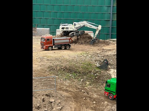 19 8 2023 Baustelle Siegburg mit Bagger K970, Komatsu D65PX, Tamiya MAN