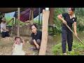 Mrs. Hoc immediately went to help Chinh when she saw her husband there