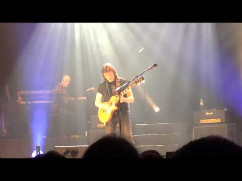 Amazing Steve Hackett Guitar Solo.. The Orpheum LA 12/6/14