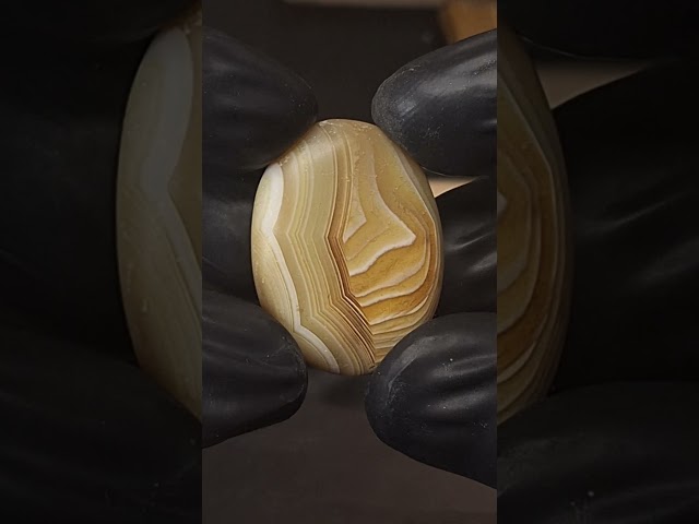 حجر عقيق بافوري طبيعي