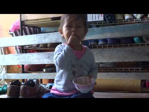 Sangat menikmati es krimnya Haa adiva