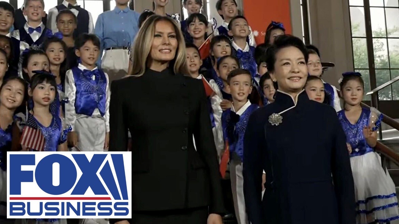 Melania Trump, Madame Peng tour Smithsonian during historic state visit