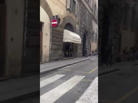 🇮🇹😳 …looks like illuminated by heaven 📍Florence, Santa Croce 🙌🏾 #firenze #italy #travel