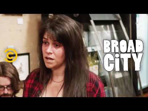 Broad City - Abbi Is Not a Sandwich Artist
